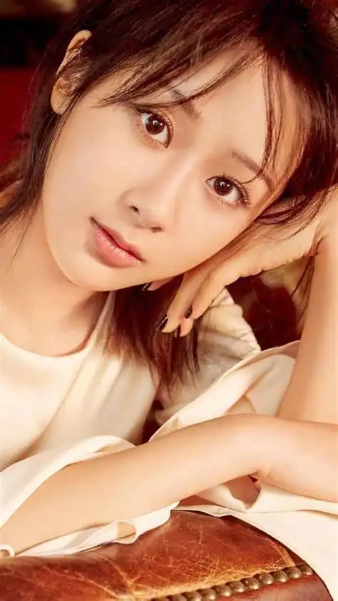 相信杨紫应该是90,95后的小伙伴们最熟悉的年轻演员之一了吧,毕竟谁