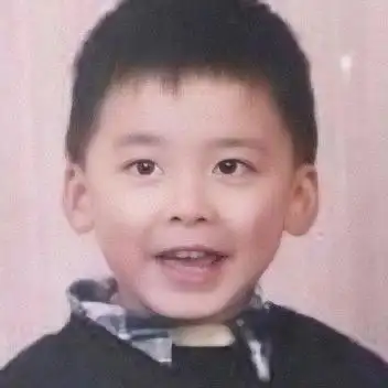 分享一下李易峰小时候的照片