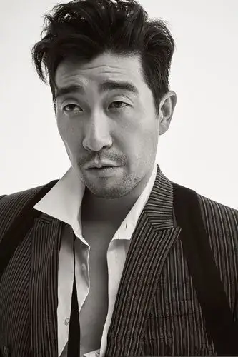 简介:王千源黑白质感时尚大片高清图片,分享一组王千源图片给大家,图