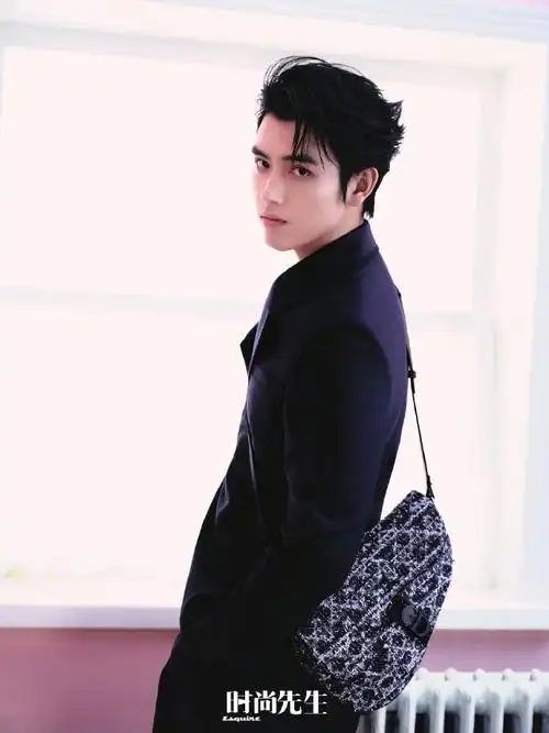 #陈飞宇时尚先生封面##陈飞宇初春粉意大片#