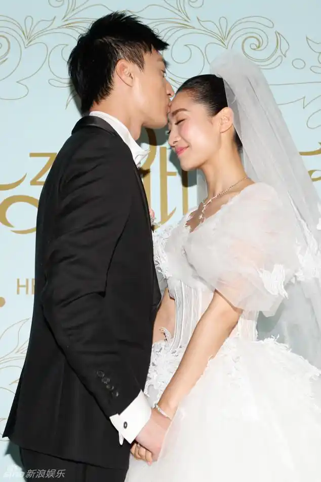 组图:陶昕然何建泽唯美大婚 计划生一子一女