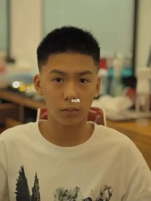 学生党的一款板寸,也不会太短的,老师看到了也会满意的一款发型#男士