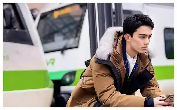 吴磊不回应绯闻,专注作品,95后小生形象深受赞誉._事业_支持_道路