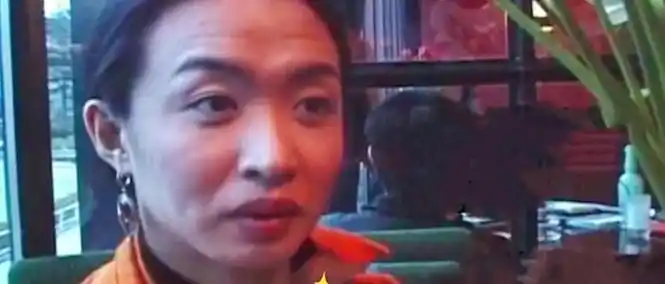 57岁金星重回男儿身?素颜穿男装现身机场,潇洒帅气完全不输当年