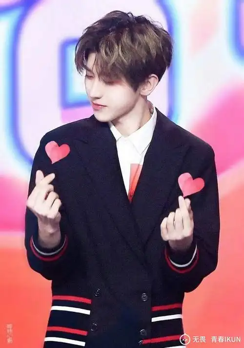 蔡徐坤的女人 某人的佩奇