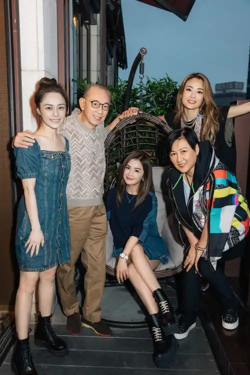 生活有星意##容祖儿twins霍汶希晒团建合照