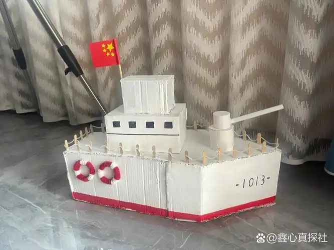 今年提前准备好了中秋节灯笼,结果老师通知要国庆国防主题的手工.