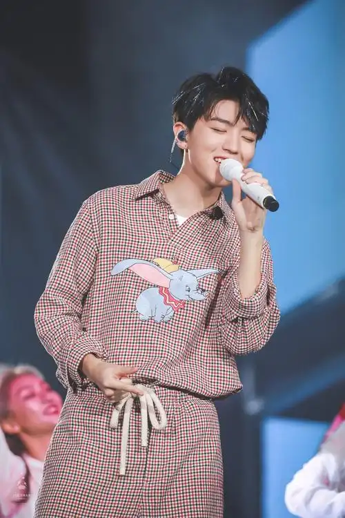 王俊凯此刻之外19岁生日会