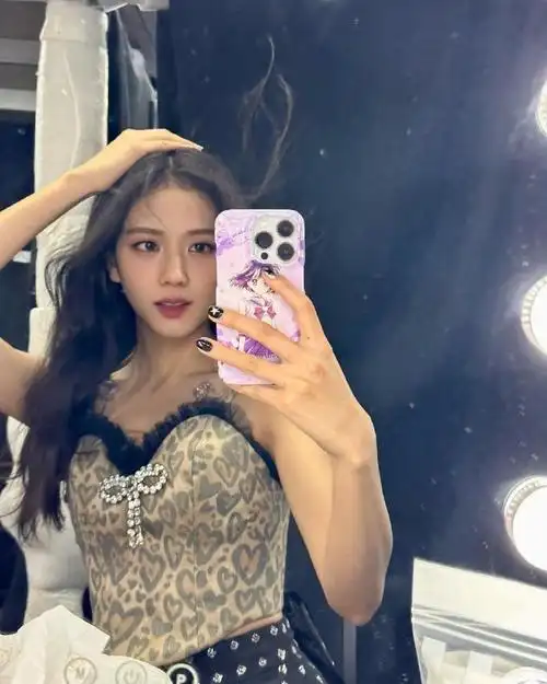 金智秀澳门演唱会后台自拍