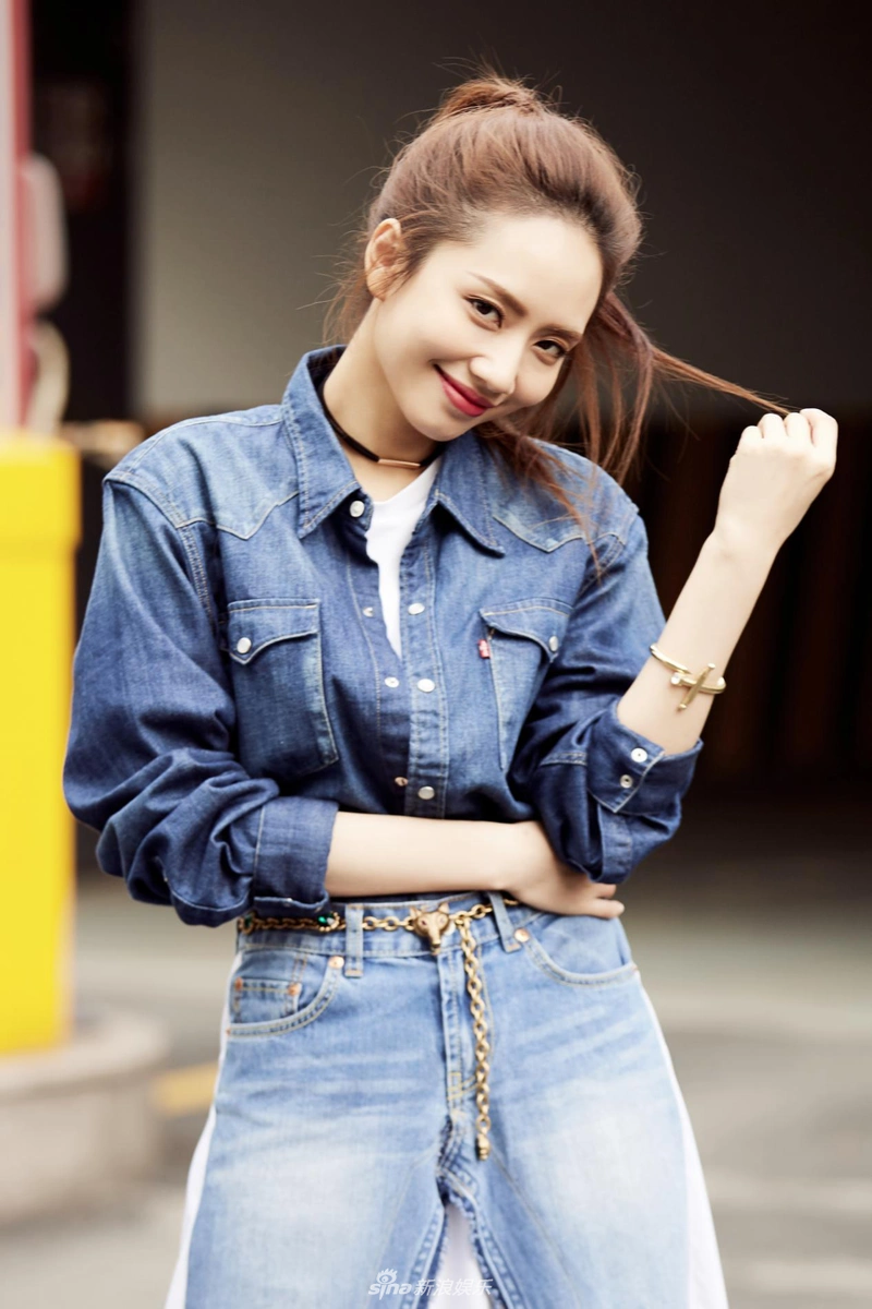 组图:刘惜君玩转华丽桀骜牛仔风 趣味乖张超吸睛