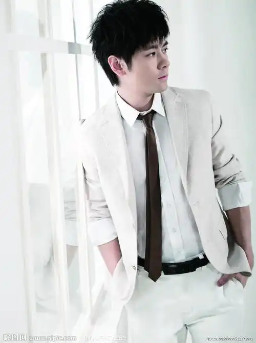 38岁林志颖晒15岁家居嫩照网友惊呼逆生长