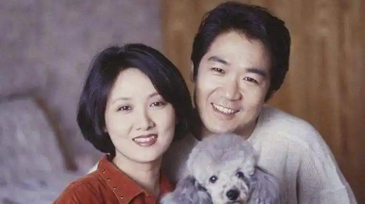 30多年一直单身,儿子成为她一生的痛处|张国立|张默|罗秀春_新浪新闻