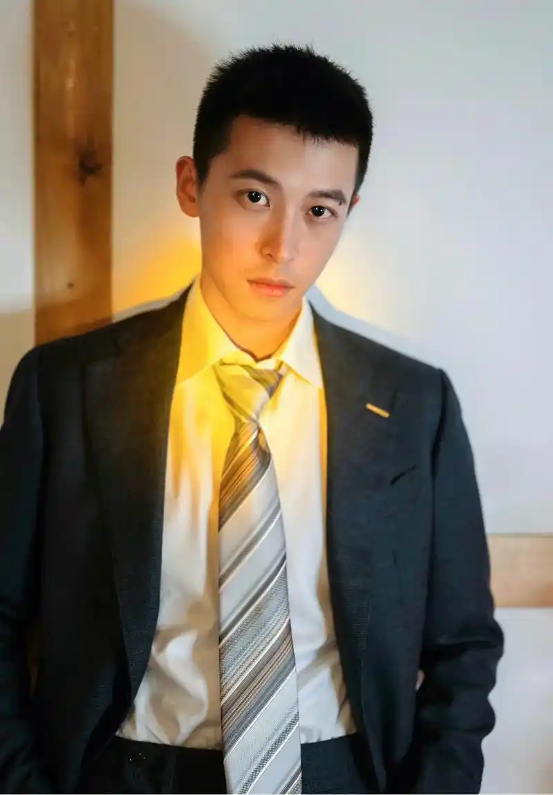 一组男生正装#长沙约拍 #制服 #西装杀 #男生写真 - 抖音