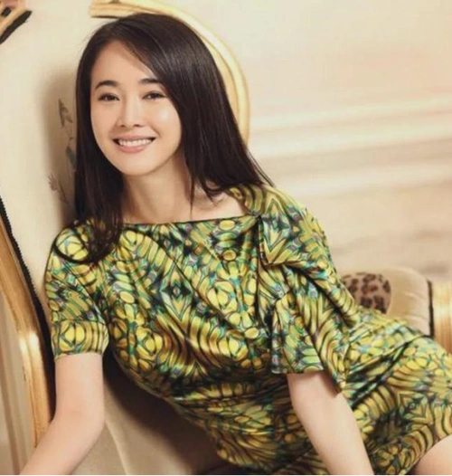 左小青:从体操冠军到嫁大20岁富商离异带娃,姜文捧红,风采依旧