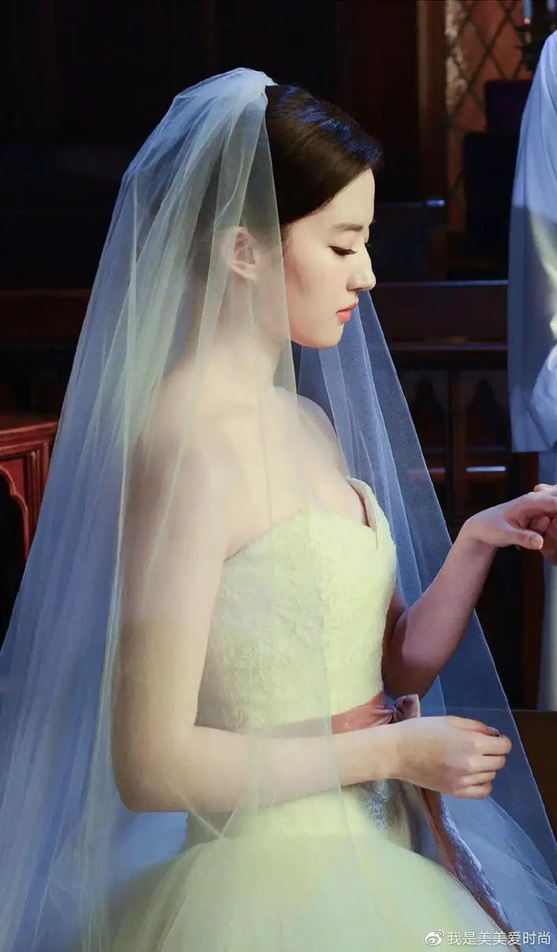 两大女神李沁和刘亦菲同框感觉这次神仙姐姐颜值被艳压了