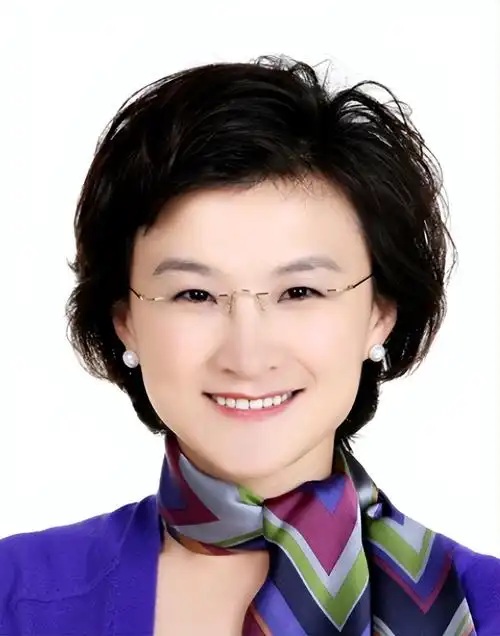 现任《面对面》,《新闻1 1》主持人.