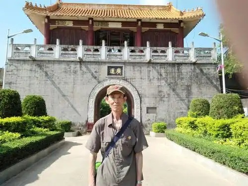 广东雷州三元塔公园