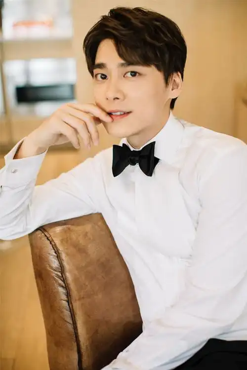 李易峰礼服蝴蝶结