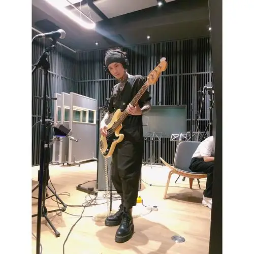 大啃的相册-蒋晗-海龟先生贝斯手