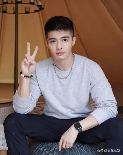 男生"锅盖头"发型过时了,这3款短发才适合夏天剪,清爽又帅气