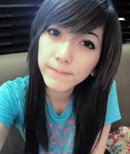 2011快女刘忻长发发型更显女人味(2)