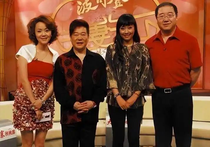 回顾她曾5上春晚肤色黝黑却因此成名丈夫去世后无奈淡出舞台