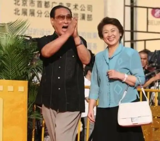 好男人庞学勤:真正的男子汉,成名了不忘本,照顾精神病妻子一生