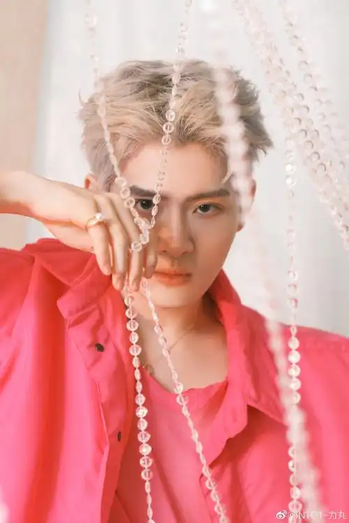 力丸粉色套装九宫格大片