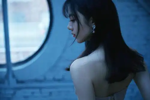 赵今麦工作花絮曝光梦幻粉纱诠释灵动少女