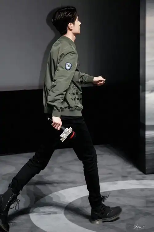 王一博笑得好甜##王一博的腿好惊人