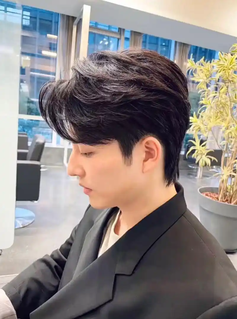 男生三七分偏分斜刘海发型帅气又小鲜肉 男生三七分偏分斜刘海发型