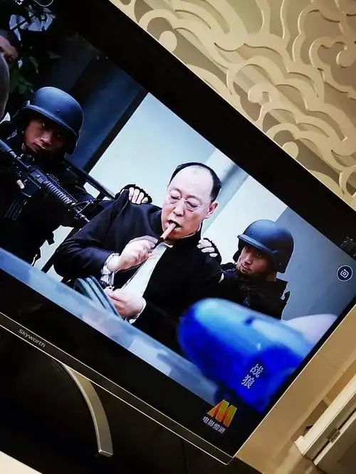 苏大强的扮演者是演员倪大红,说起这个人,大家可能不太熟悉,但他在