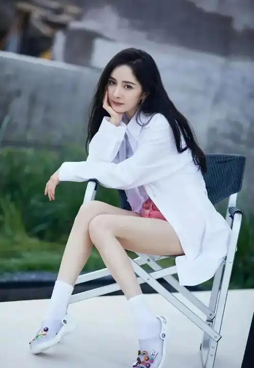 杨幂这腰真是绝了