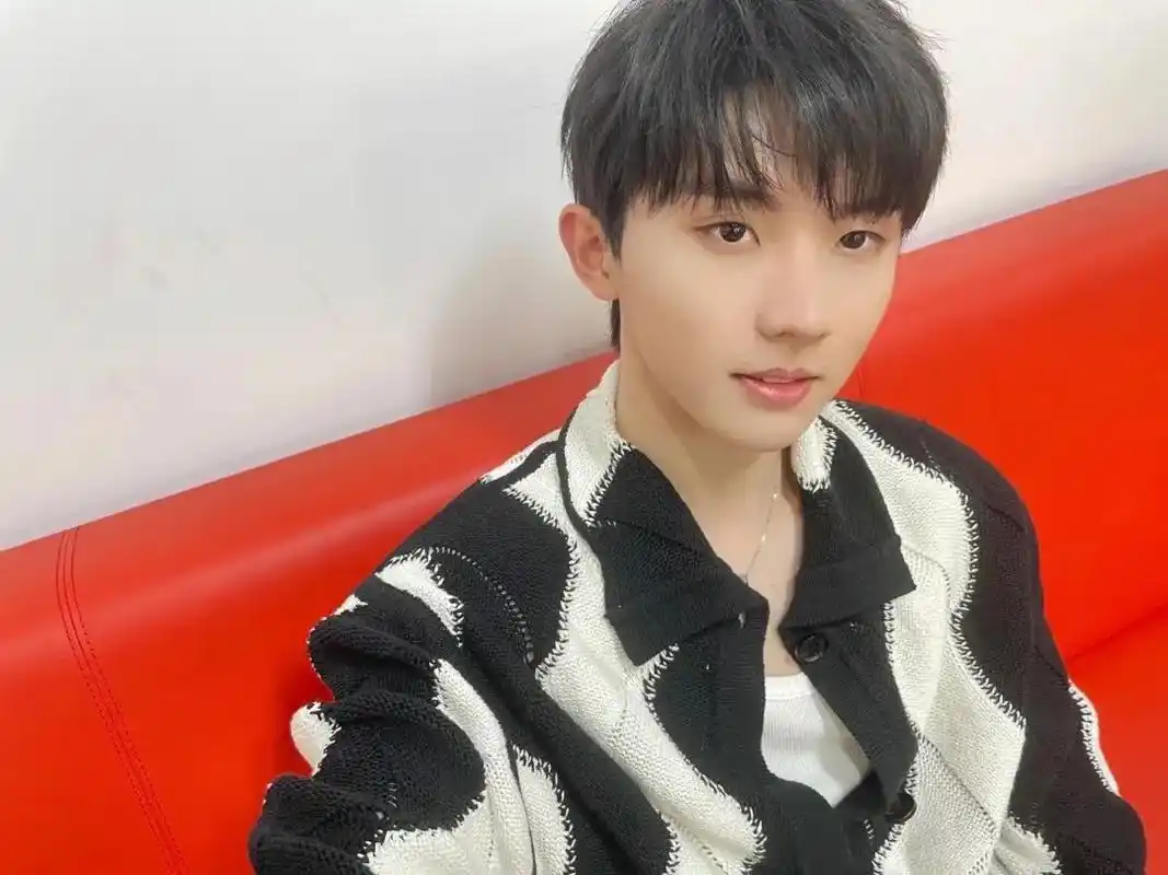 新鲜帅哥自拍05.#马嘉祺声生不息宝岛季 #马嘉祺独唱在水一 - 抖音