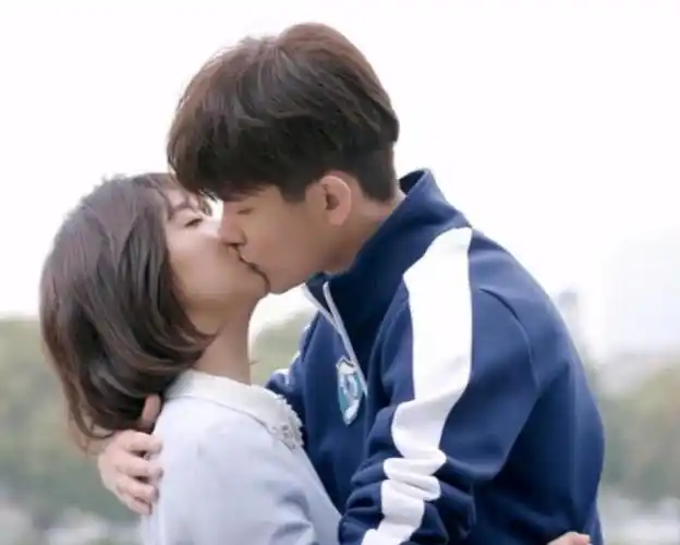 谭松韵收获四大男神"荧幕初吻",前三位都是火的不行,唯独他被众人遗忘