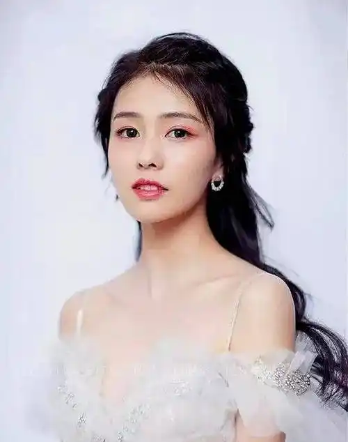 励志演员白鹿3年8部女主戏每部都很火,搭档任嘉伦,许凯各占2部_观众