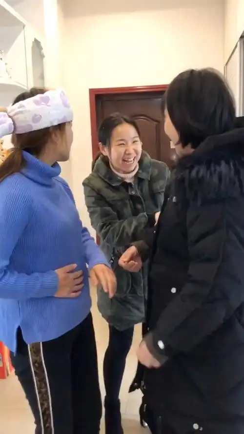 老妈来了,婆婆开始假惺惺