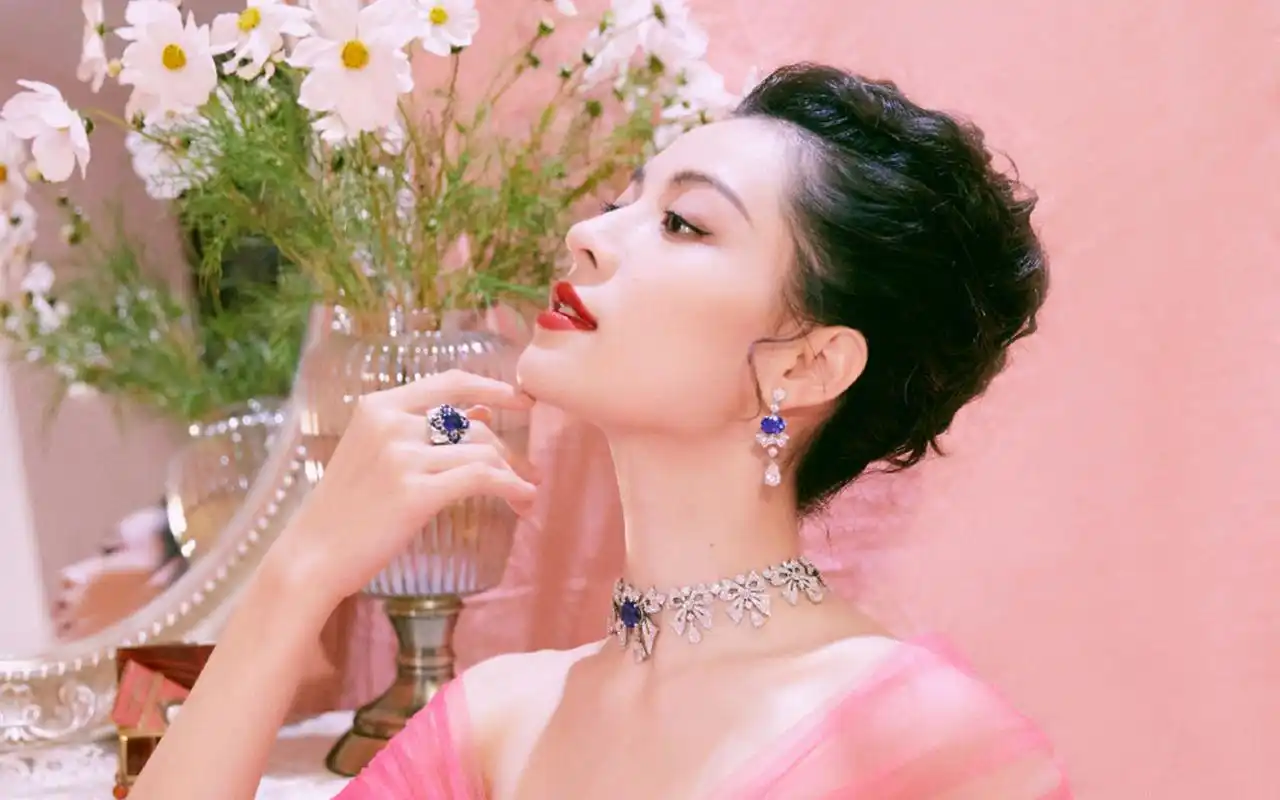 钟楚曦复古优雅写真桌面壁纸