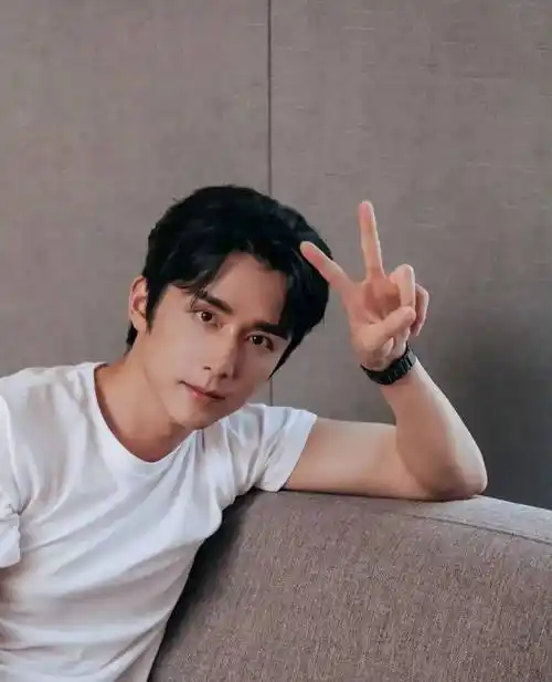 19娱乐瓜:王一博肖战李现吴磊罗云熙谭松韵张新成李沁曾舜晞_商务_好