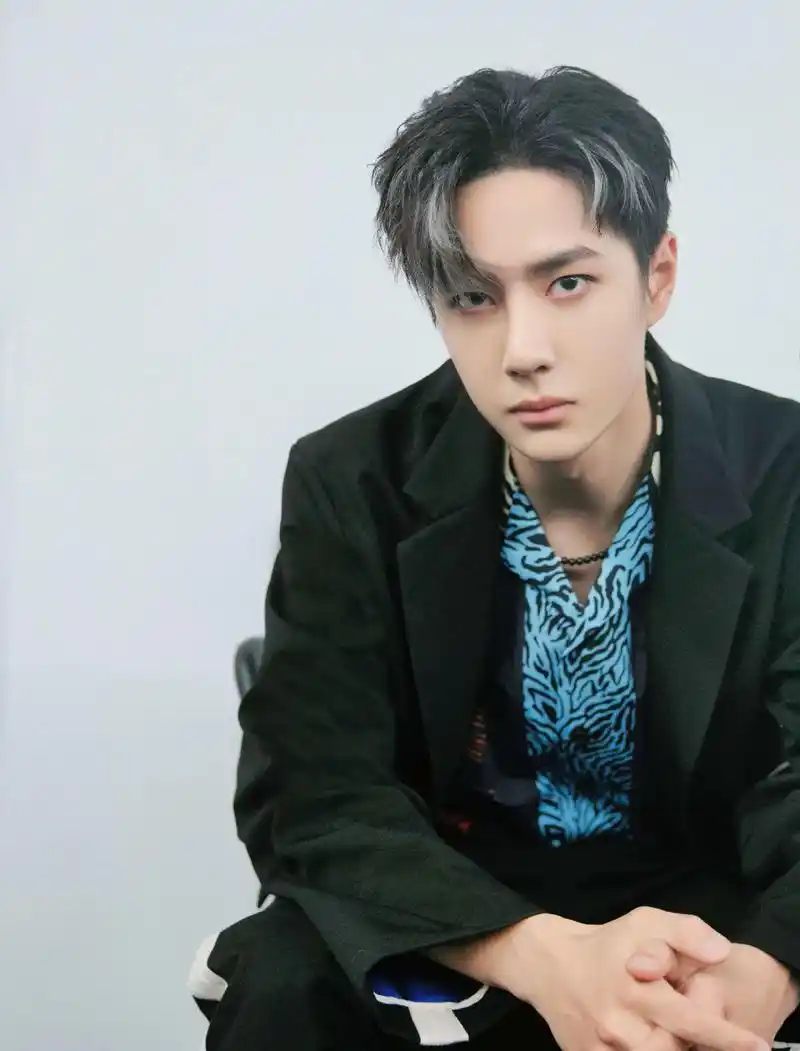 王一博 #喜欢你的笑 痞帅痞帅歪嘴笑,笑到姐姐心里了#承蒙 - 抖音