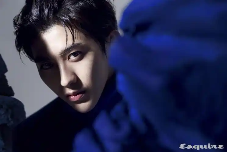 分享一组蔡徐坤图片给大家,图中的明星图片壁纸会点缀你的电脑桌面