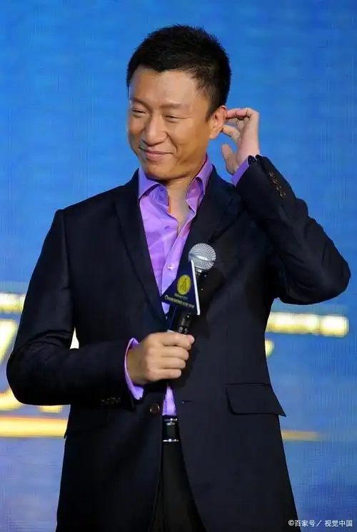 ",一句"瓜保熟吗"让孙红雷成为顶流,霸气侧漏的表情让孙红雷感觉像是