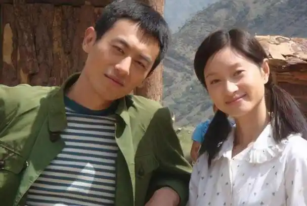 朱亚文是这样形容自己的妻子沈佳妮的.