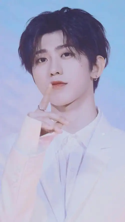 小鲜肉蔡徐坤唯美时尚写真