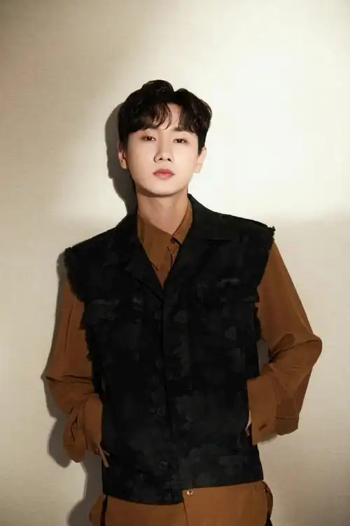 汪苏泷新专辑21世纪罗曼史预告##汪苏泷21世纪罗曼史概念海报