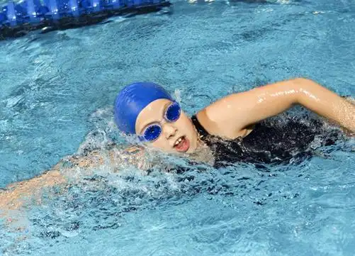 十大强力燃脂的运动,游泳增强耐力,壶铃摆动涉及核心肌肉