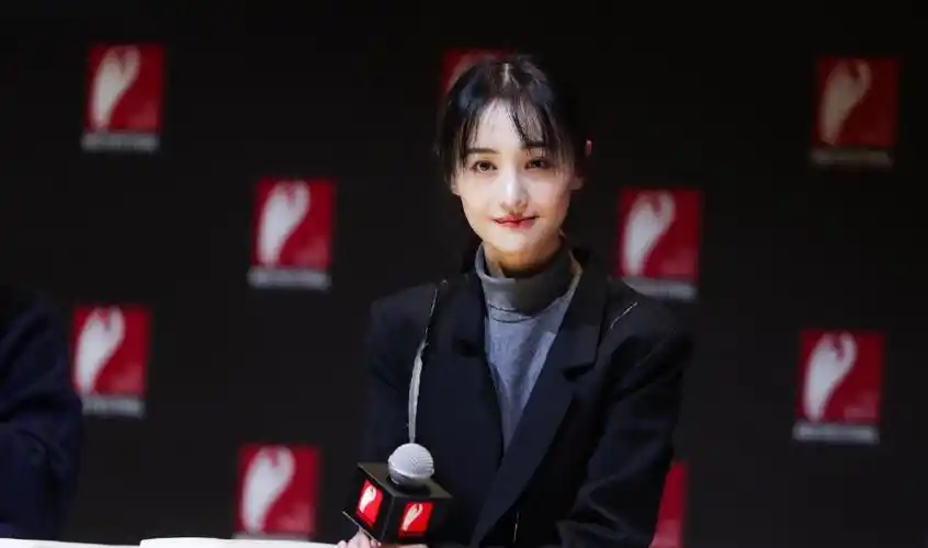 郑爽黑色西装性感活动照图片69