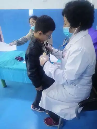 华启幼儿园——体检掠影,争做健康宝宝,华启大爱彰显