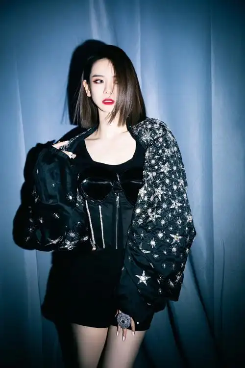 大侦探新春演唱会##戚薇美人计钓系舞台