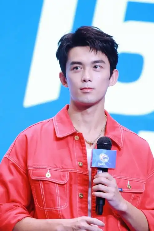 吴磊超话#和吴磊一起净享奥妙快洗#    偶遇一位吴磊粉丝三号@吴磊leo